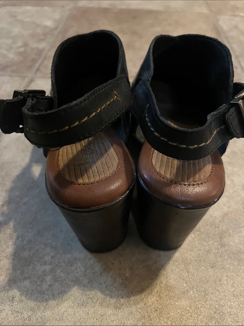 Womens  b.o.c Born Concept Cecila Platform Heeled Leather Strap Clogs